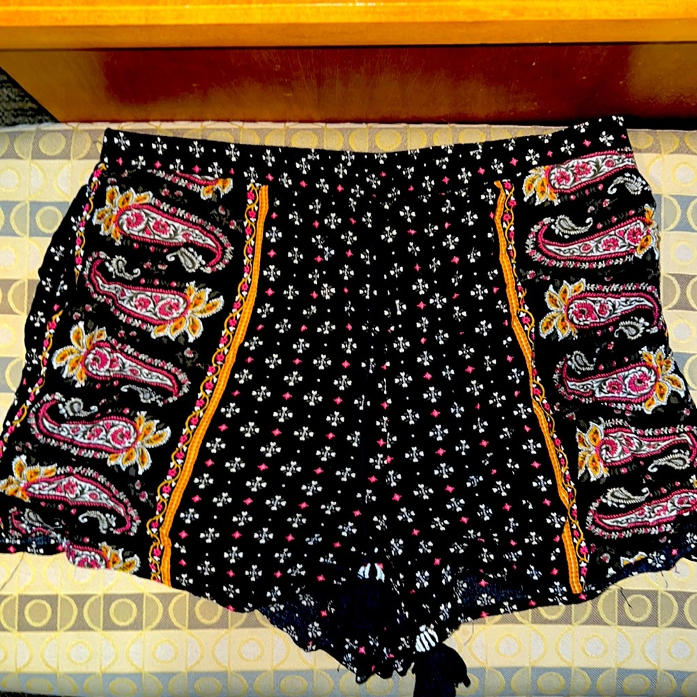 Woman’s Boho Shorts SIZE M